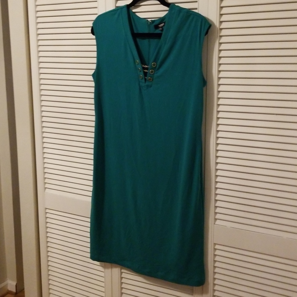 Green sleeveless dress